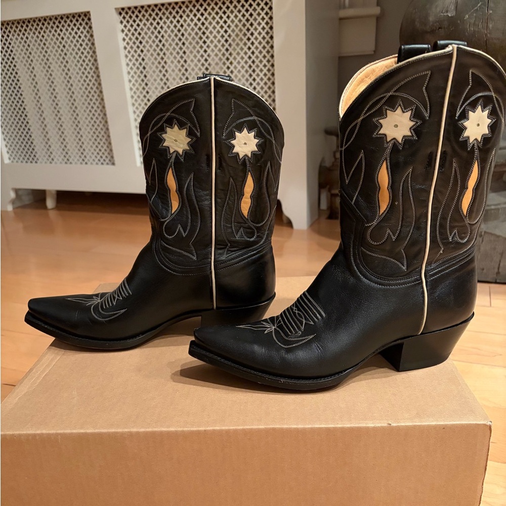 Vintage artisan cowgirl riding boots from Sundance Catalog size 8-8.5